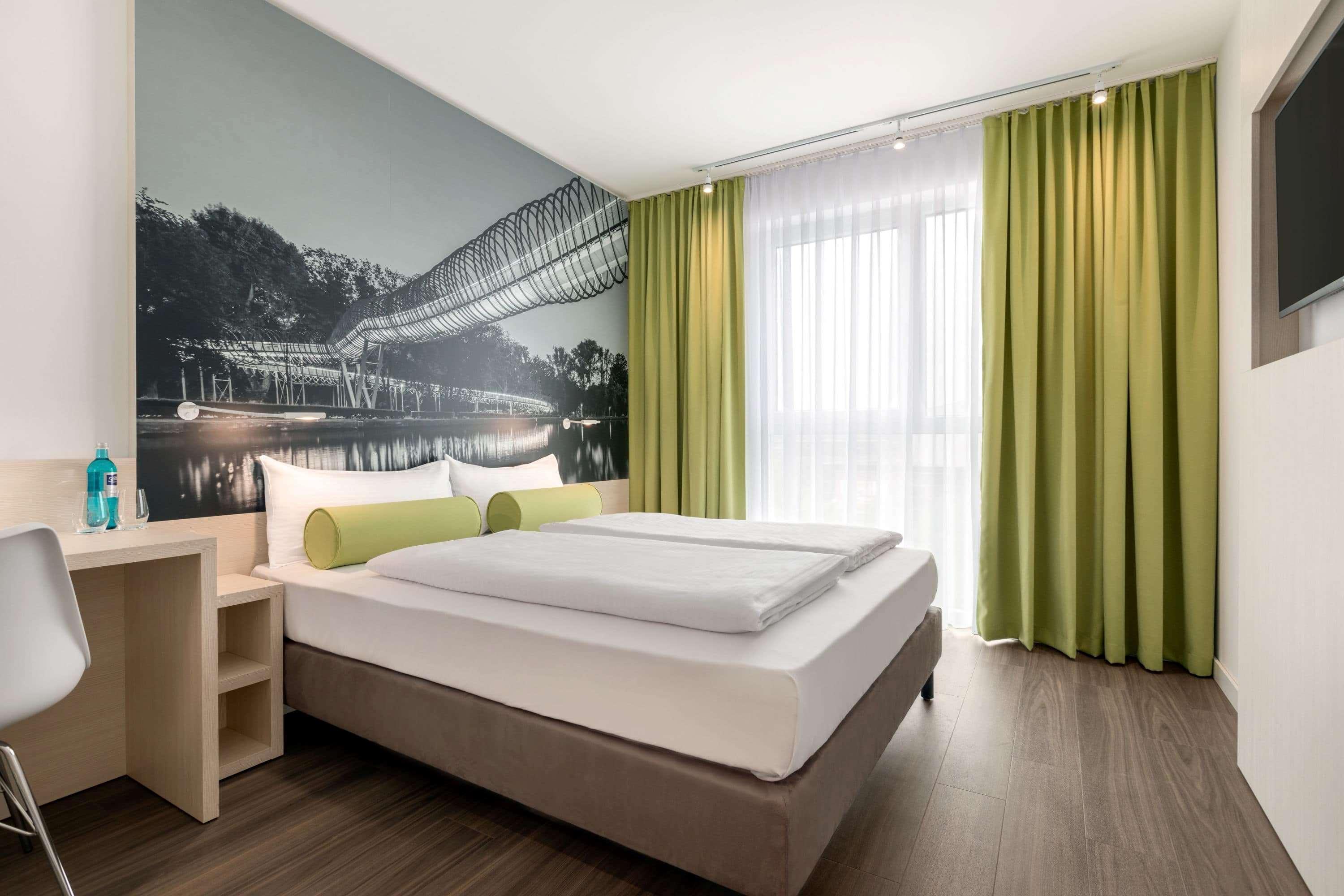 Hotel Super 8 By Wyndham Oberhausen Am Centro Esterno foto