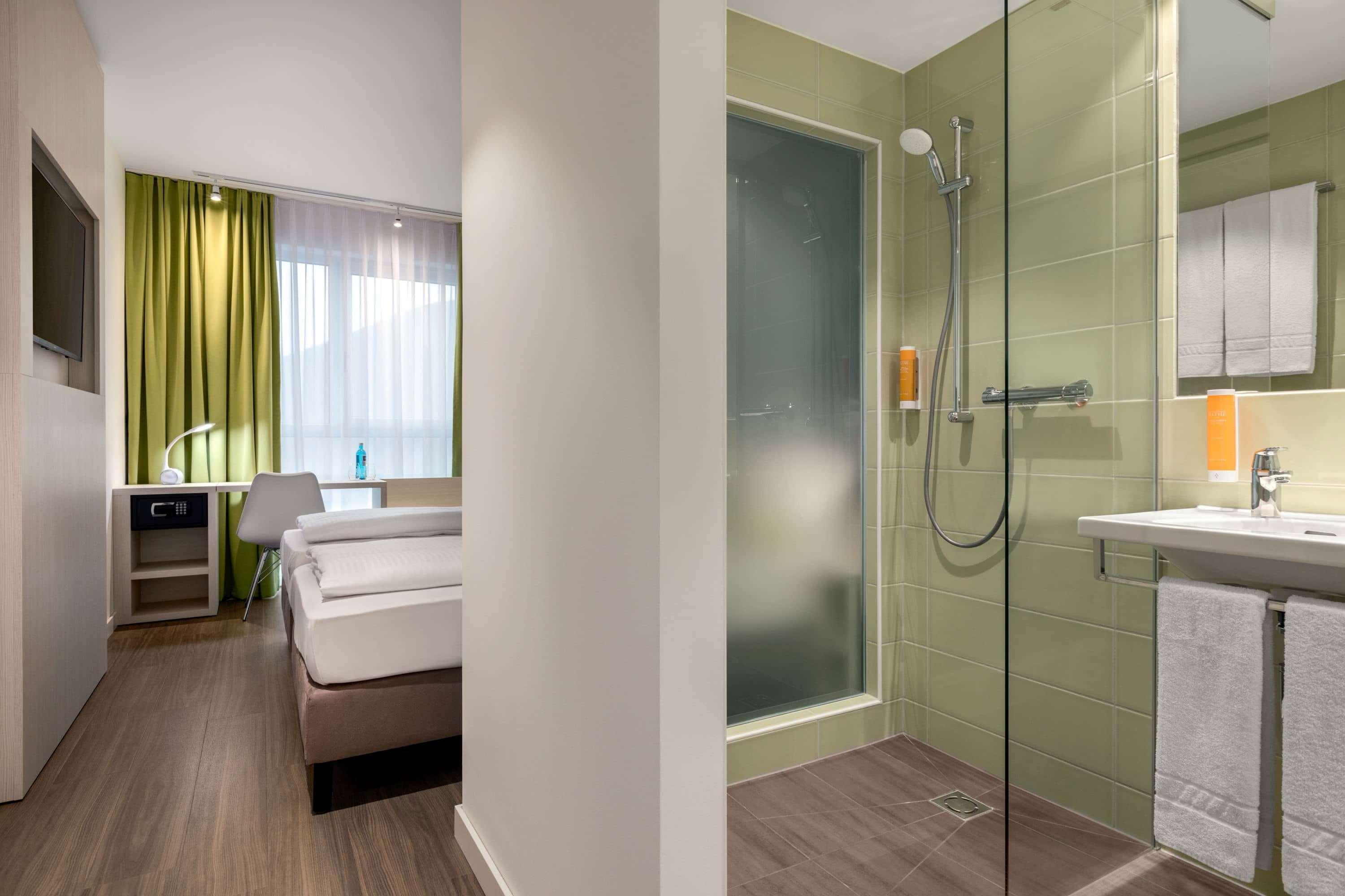 Hotel Super 8 By Wyndham Oberhausen Am Centro Esterno foto